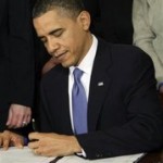 Barack Obama firmando