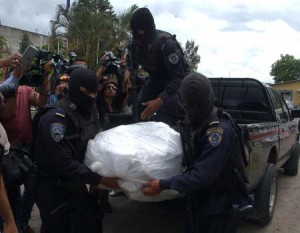 Restos Juan Ramon Rivera La Mosquitia El Cadaver de Juan Ramón Rivera traslado por efectivos de la Policía