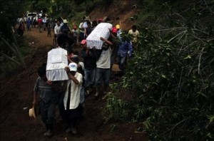 ataudes Dolientes empiezan a sepultar víctimas