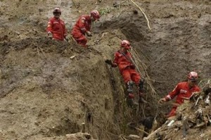Rescatistas Los cuerpos de rescate siguen buscando víctimas